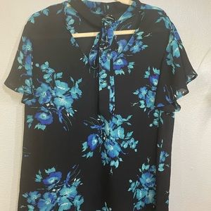 Torrid Chiffon floral neck tie blouse SZ 1X or 14/16